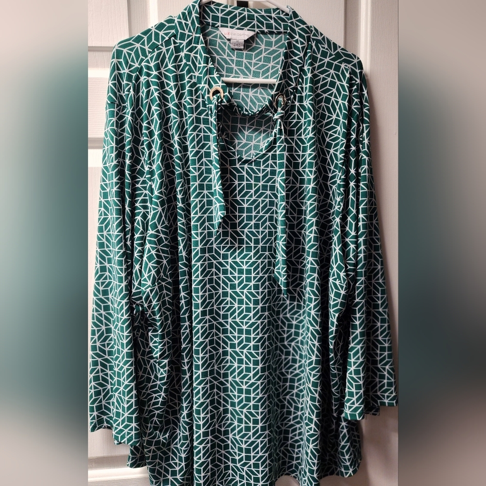 Liz Claiborne Green&White Long Sleeve Blouse w/Accent Tie Through Gold Grommets